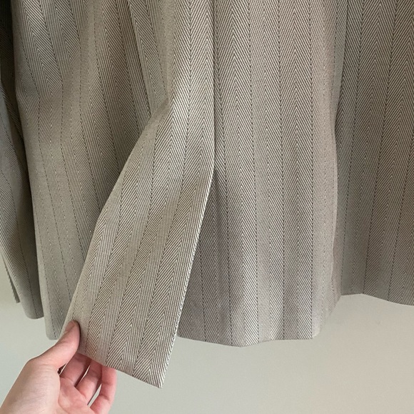 Beige/cream blazer with stripes - Picture 4 of 6